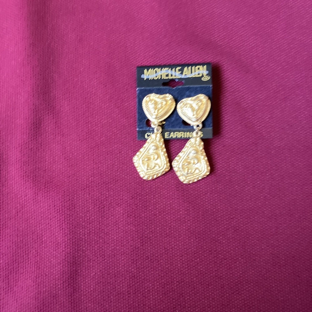 MICHELLE ALLEN Clip On GOLD TONE DANGLE EARRINGS Heart 80's Gilt Maximalist